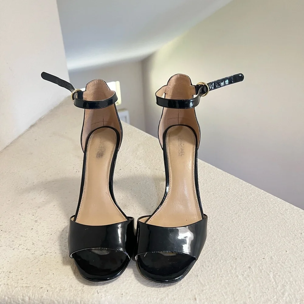 MICHAEL KORS black patent‎ leather Lena Ankle Strap Heel Sandals shoes size 8 M
